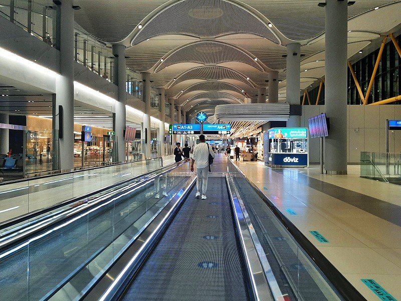 When traveling on the same ticket with a connecting flight, am I required to go through passport control and customs for our luggage?